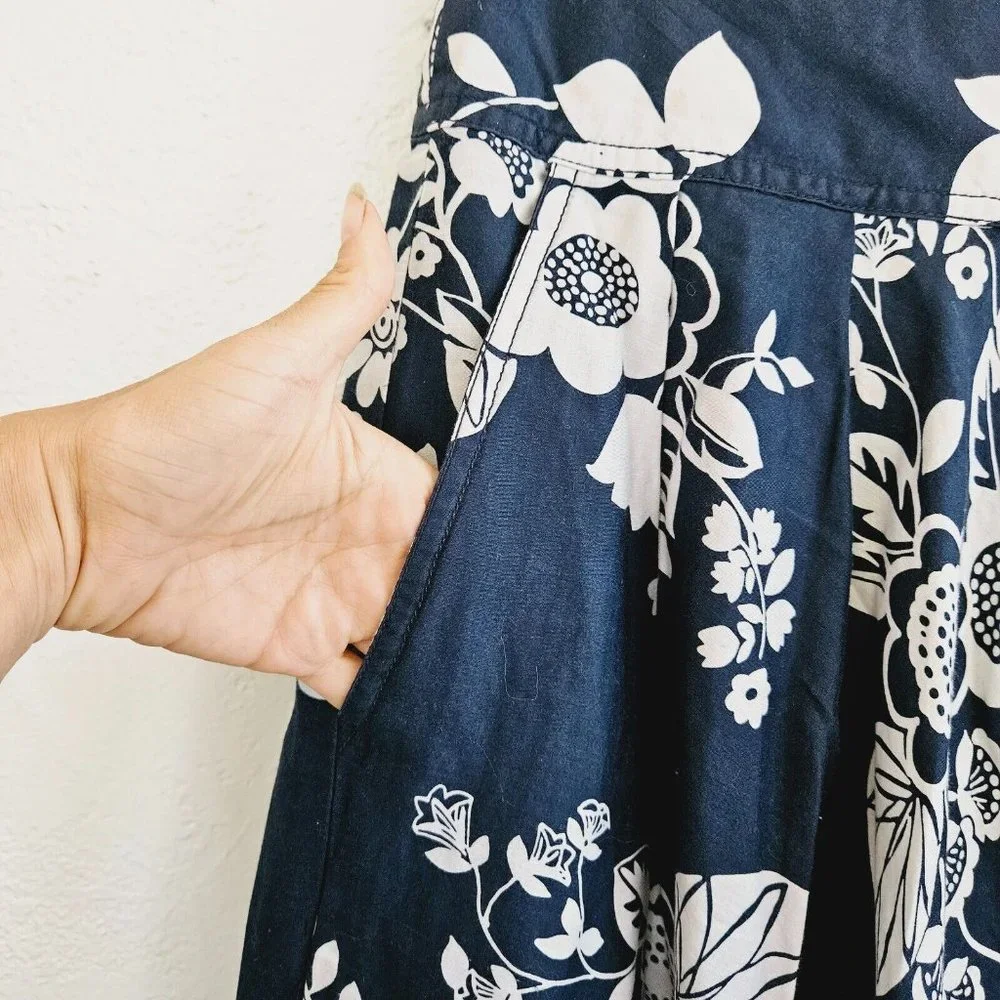 Josephine Chaus Woman Navy Floral Full Pleat Skirt Flowy 8 Knee Pockets Cotton - Picture 4 of 7